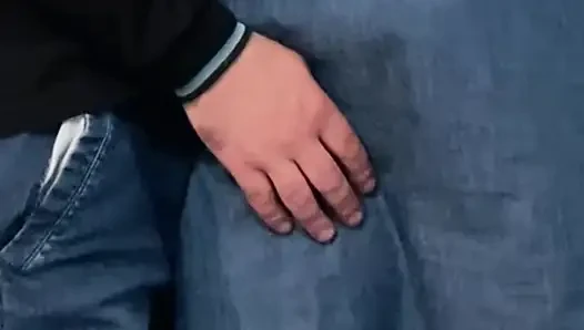 Yaşlı yabancının eli seksi amcığımda