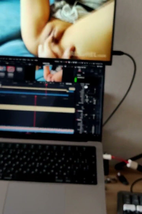 Eating Pussy While Taking a Break From Editing Porn