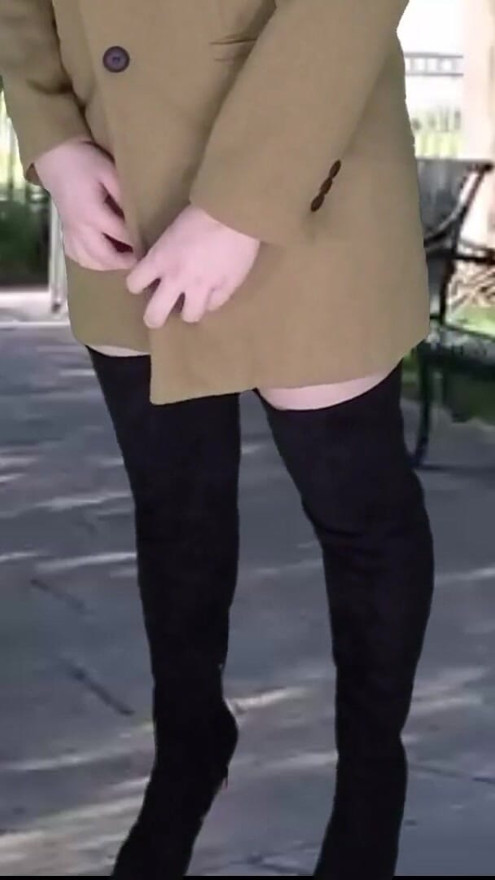 Shemale dick flash in public park | Clip 1