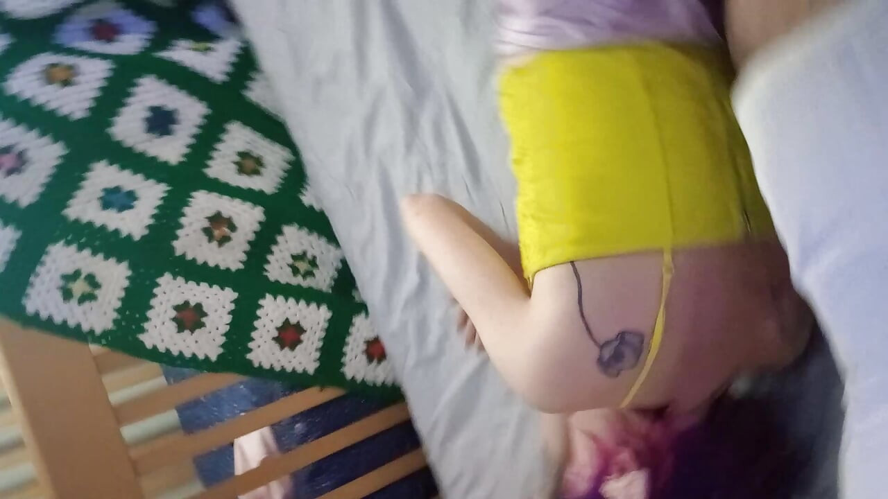 Sexy Cyber Elf faz boquete incrível, é fodida e dominada com força por pau grande e gozada interna (close-up, POV)