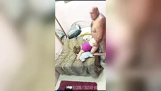 ЕЙ НРАВИТСЯ, КАК ЭТО, ЕЙ 24------ ЛЕТ, И ОНА ХОЧЕТ ПОПАСТЬ НА ВСЕ ЧЕТВЕРЕНЬКИ
