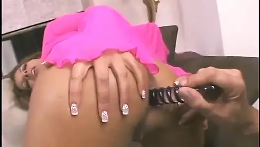 Pantat basah cewek nakal rambut cokelat ini dijilat dan dientot habis-habisan sampai mengerang keenakan