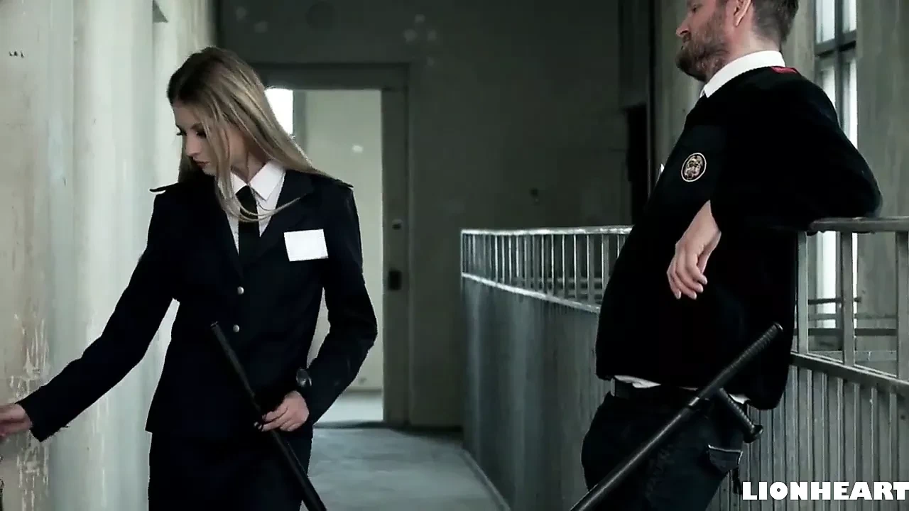 狱警玩粗暴性爱