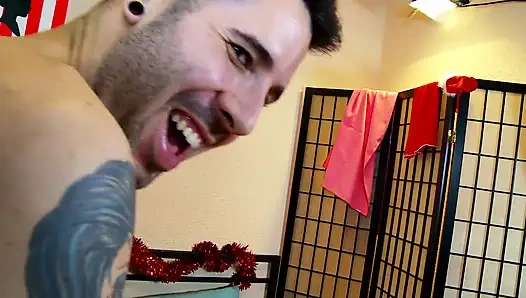 Жестко трахнутая пизда горячей сучки выглядит немного полной спермы