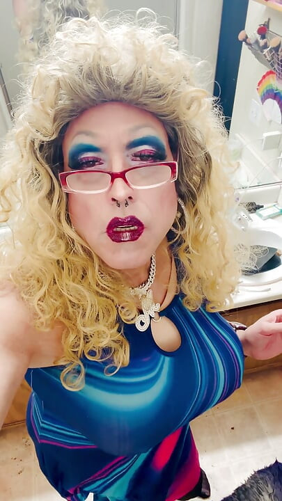 Goddess Marilyn Getting Ready Smoking Fetish Tease