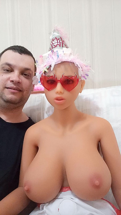 Tourist breasts doll mondial 2026 New Jersey