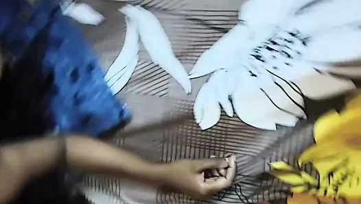 Hintli desi yeni çift sert sikişiyor ve acıyla sikişiyor tam seks