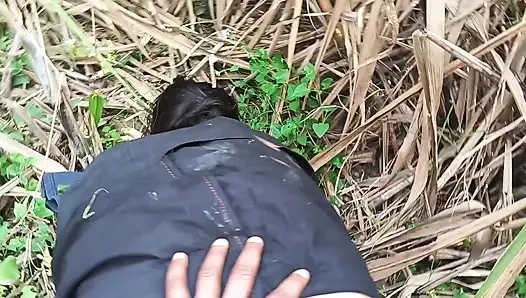 Badi gand wali bhabhi ki chudai ganne ke khet mein anal sex video desi bhabhi