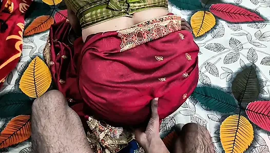 Mulut dan pantat tante seksi india dientot gaya doggy sambil ngomong jorok