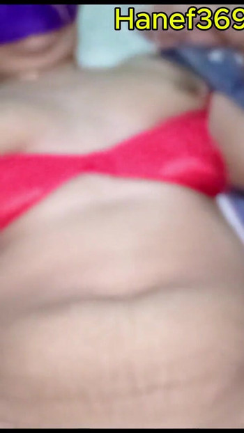 Moment palpitant de la "Indian bhabhi video cu futai cu sutien roșu"