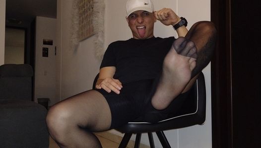 watch this man in pantyhose and masturbate watching him