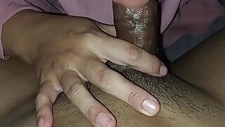 Hijab sniffs dick in hotel
