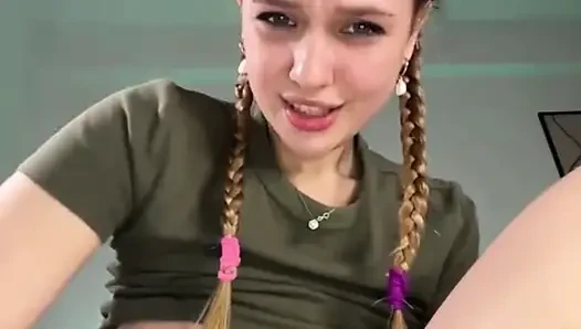 Скачка на дилдо так жестко с тугой киской Jucielussie с кримпаем