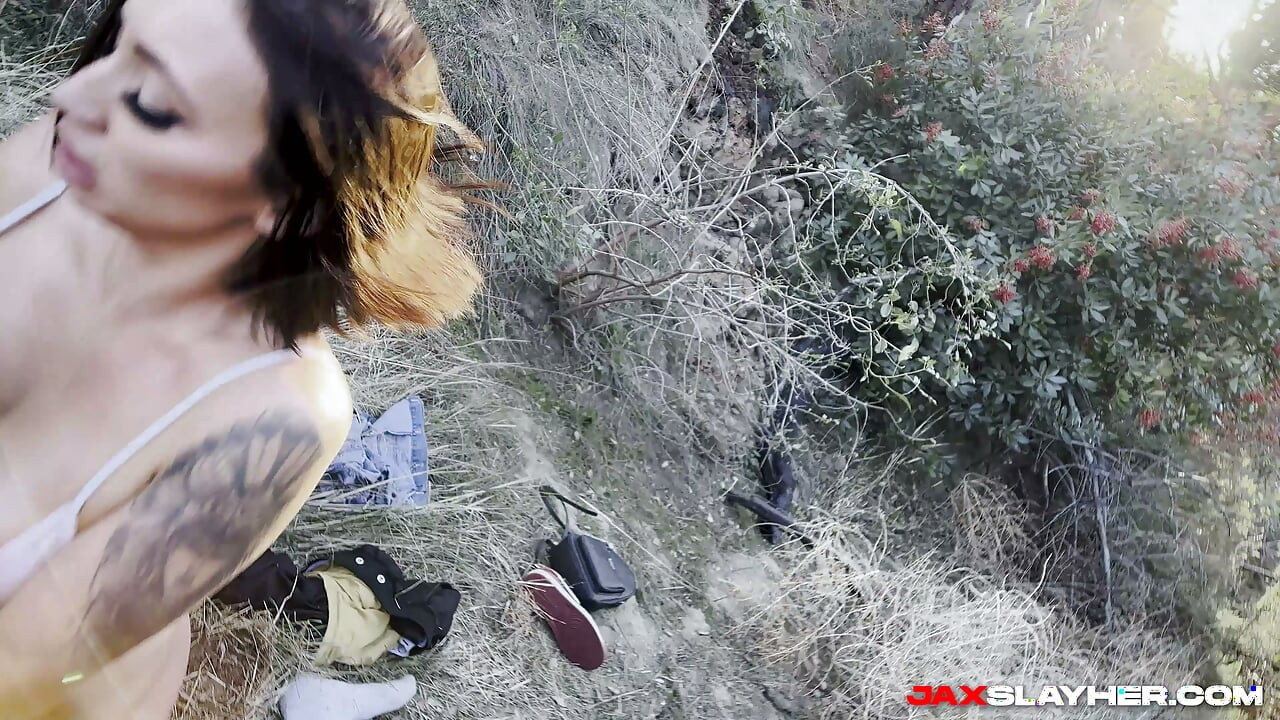Blaire Johnson Fucks Outside