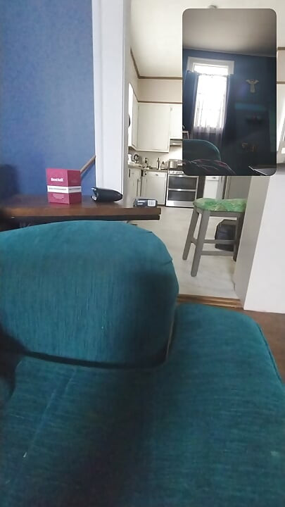 I dalje sam srećno oženjen komšijskom kurvom i. Prijatelj sa jednom