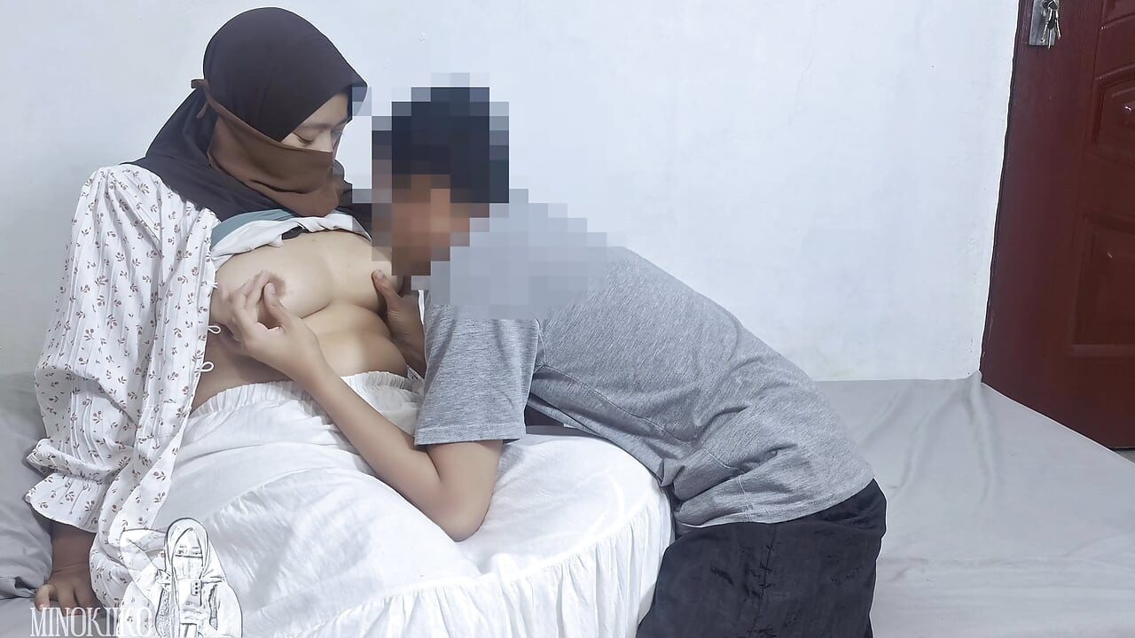 Freches hijab-mädchen lädt mich ein, ihre muschi zu probieren - Minokiiko