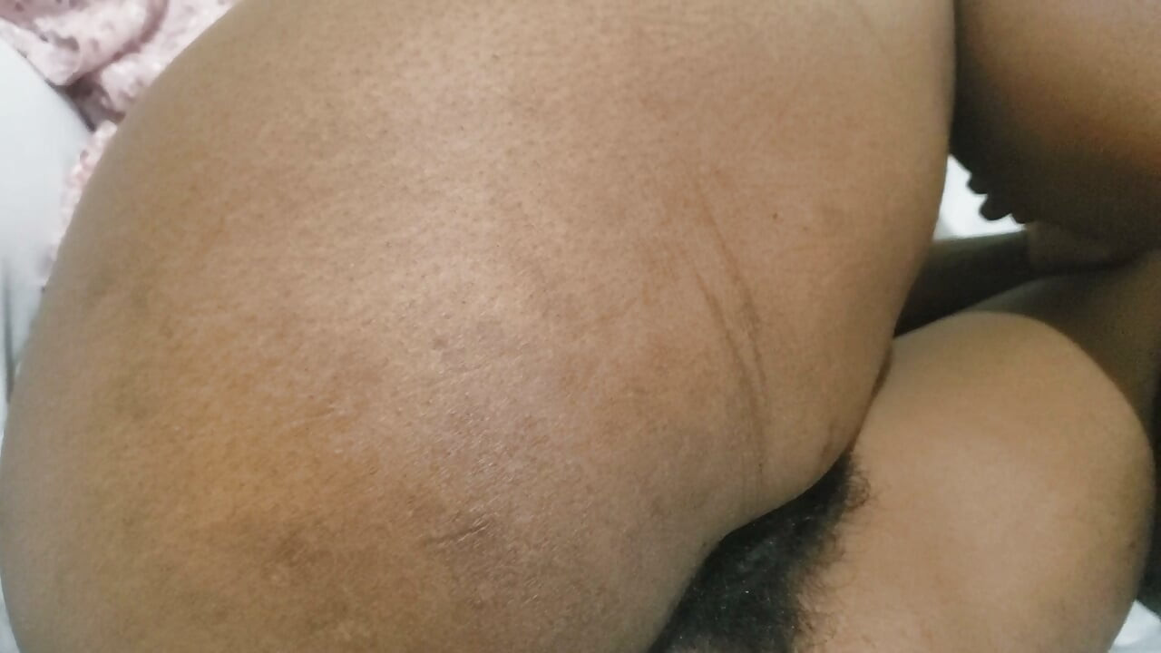 Culo Sexy De MILF Con Cuerpo Curvilíneo - Confianza Madura, Gran Atractivo De Culo