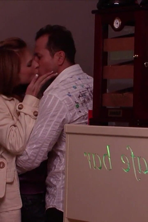 تارا وايت تمارس الجنس مع النادل