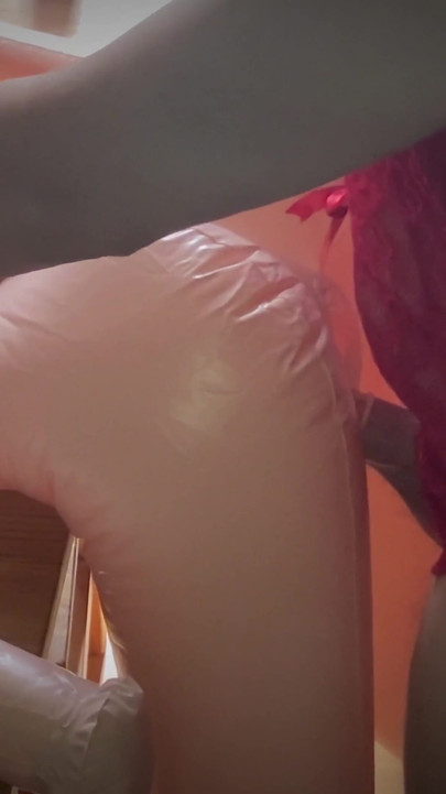 U tišini snimam svog muža kako stenje i jebe anime ljubavnu lutku - svrši u kondom - dobro je jebe | Isječak 2