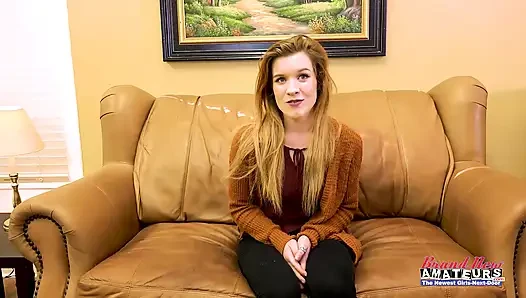 Огненная рыжая тинка Keaton грязно лижет очко страстной задницы, лижет жару!