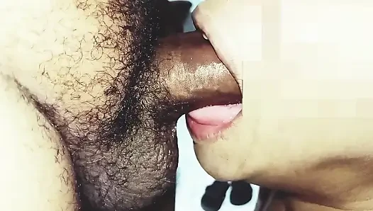 Die zierliche MILF versprach den besten blowjob aller zeiten, und sie hat geliefert.