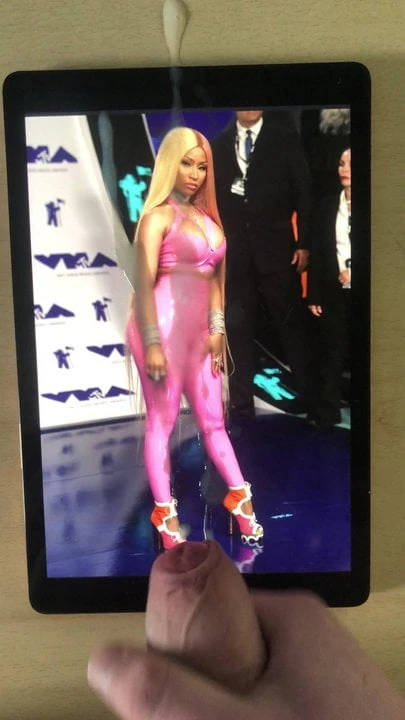 Cum tribut Nicki Minaj