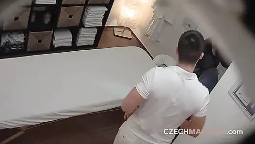 Esmer hatun masör tarafından amını siktiriyor