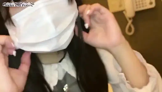 Одетые женщины, раздетый мужчина: минет с бывшей красоткой, покорной и полностью одетой в чувственной игре