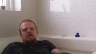 Deense man - rubberen dop die in badkuip aftrekt