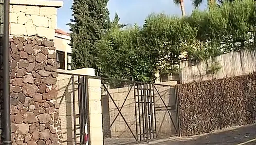 Klitoris mewah dengan seks liar di luar ruangan