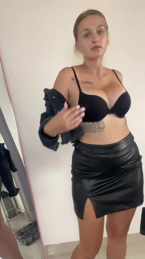 I think it's pretty big  boobs🥰