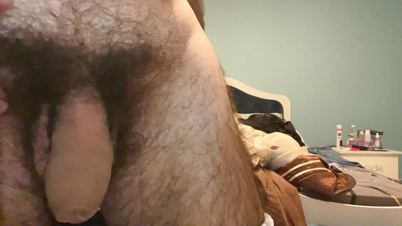 Earl Smile Bedroom Selfie Ball Massage with Deep House Beats
