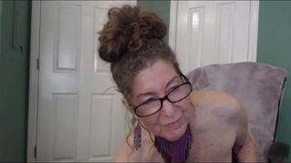 Une MILF sexy devant la webcam