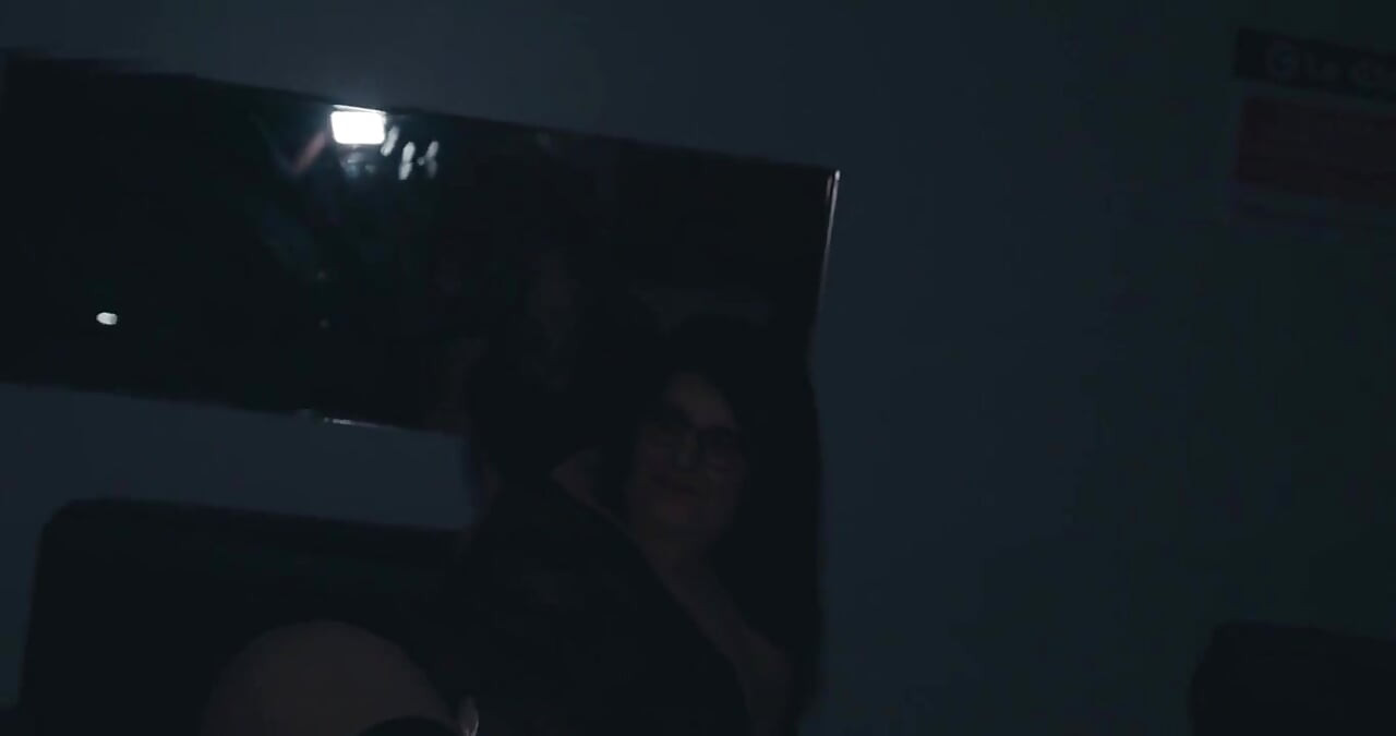 Mature Woman Offered for a Hardcore Gangbang at a Swinger Club
