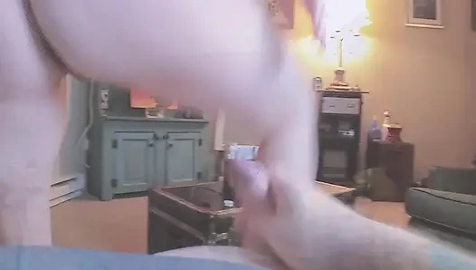 Vollbusige milf mit dicken titten lutscht und fickt bis zum abspritzen bis zur riesigen gesichtsbesamung