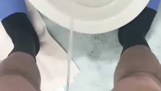 1-) Türk Kıllı Yarak Çiş Videosu