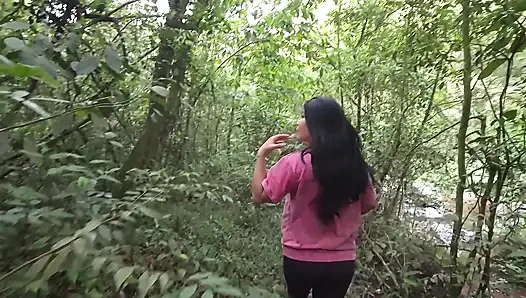 TEIL EINS: Ich liebe es, mich mit der Natur zu verbinden, spazieren zu gehen und VERDAMMT... ICH LIEBE ES, ZU SAUGEN UND VIEL MILCH ZU BEKOMMEN