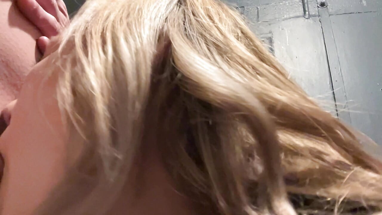 Noche de mamá caliente en víspera de año nuevo y sexo duro