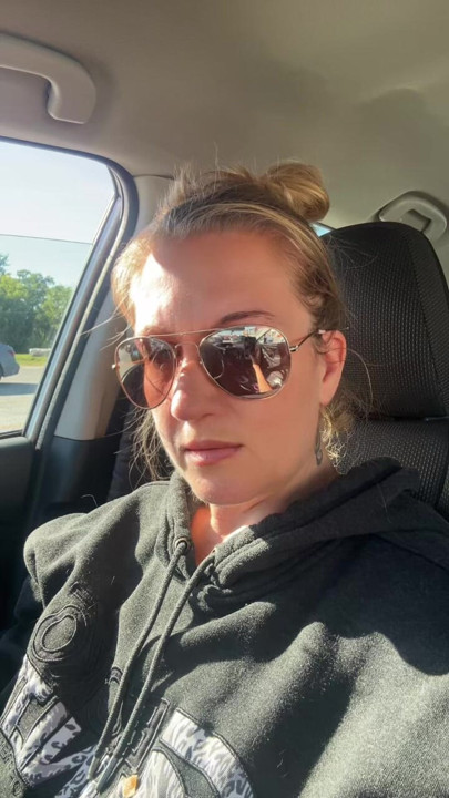 Cute milf wants a cock