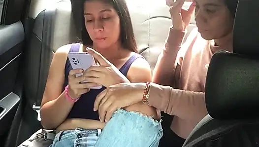 Orgazm olan kızlar uber'de heyecanla çığlık atıyor