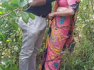 Sexe anal desi indien, une tatie donne son cul étroit pour baiser.