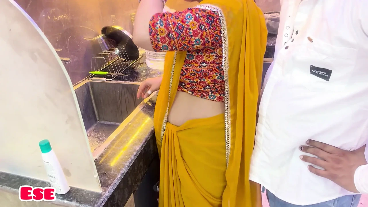 Naukarani Ki Behan To Ussey Bhi JADA Maaldaar Nikli....