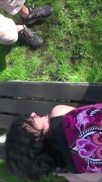 Emotionaler moment aus "Cuckold beobachtet, wie seine deutsche ehefrau fremden fickt und Sperma isst"