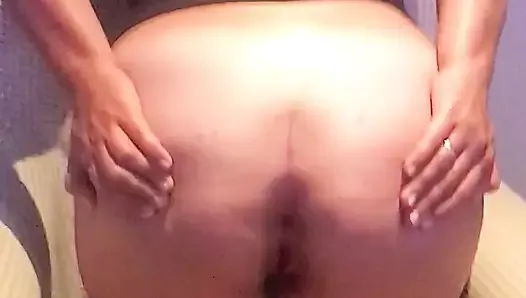 Fat ass wife exposing her anal shit hole
