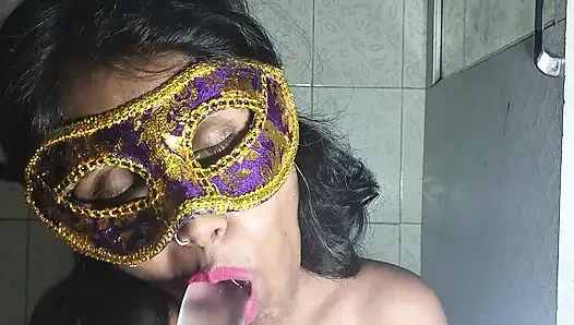 Istri India bermain dengan dildo