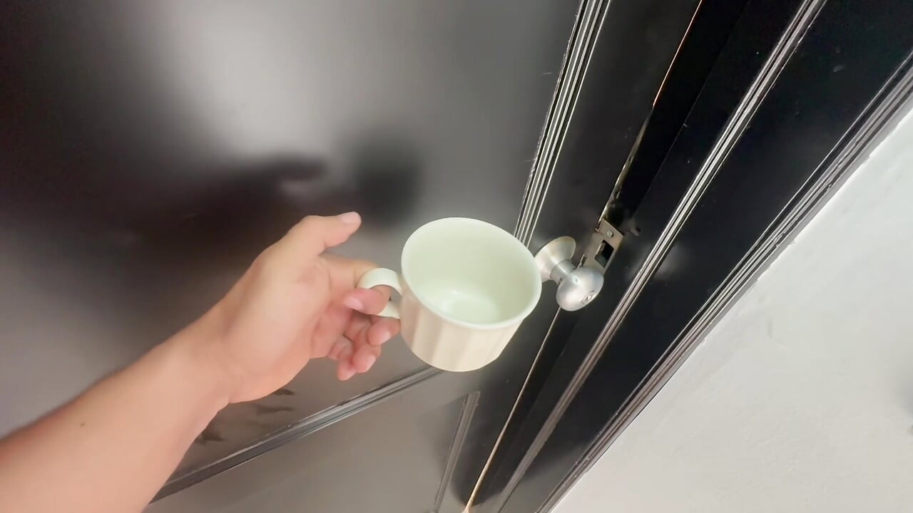 I went to my neighbor's big ass house for a cup of coffee and I pay for it with sex WITHOUT CONDOM