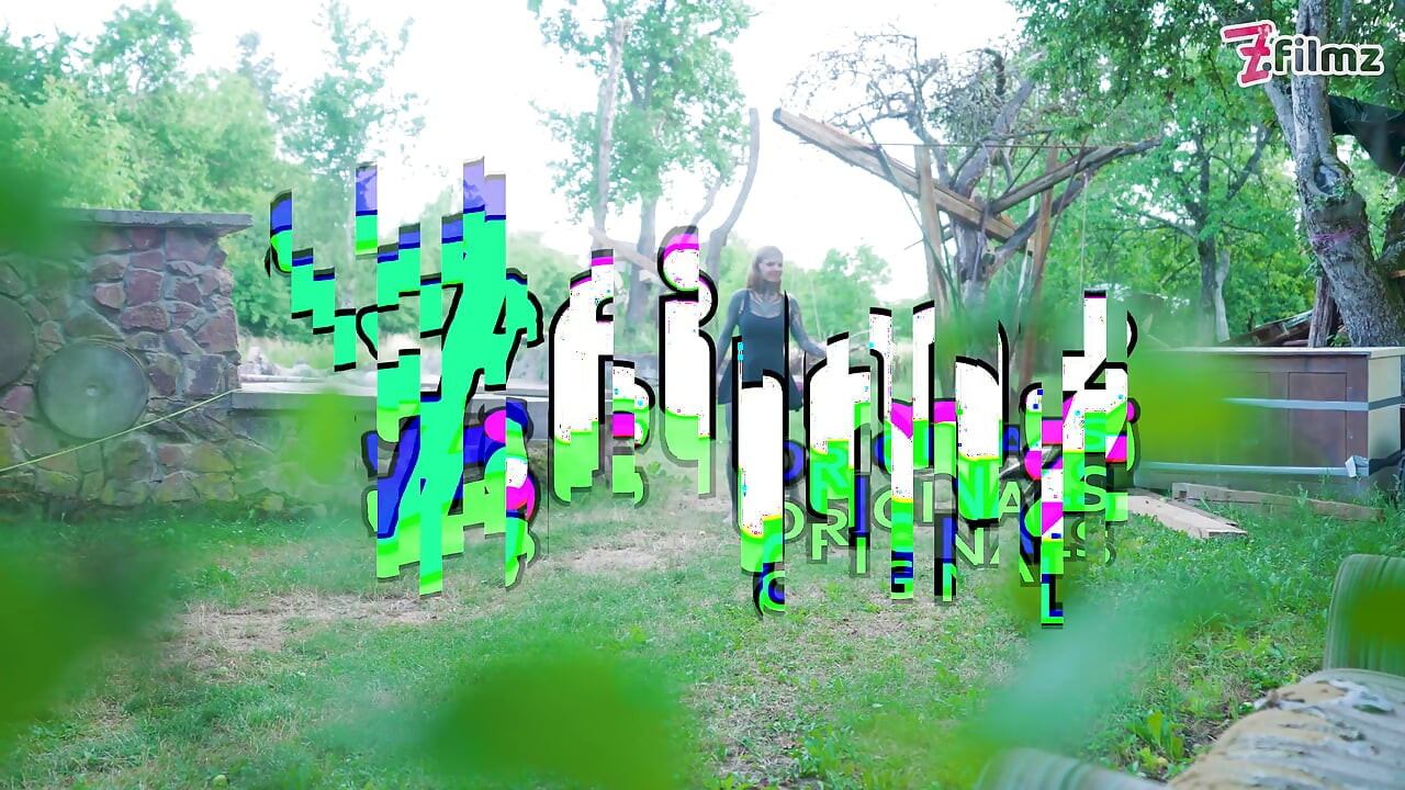 Fete tatuate în orgie sexuală haos cu ejaculare cu futai anal, muie și penetrare dublă!