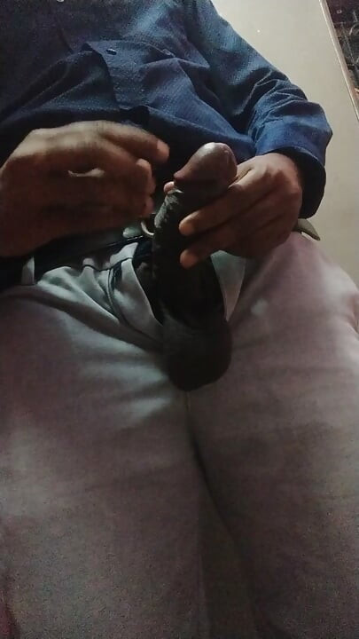 Tante seksi tamil10inches dengan raksasa ini lagi asik mainin memeknya