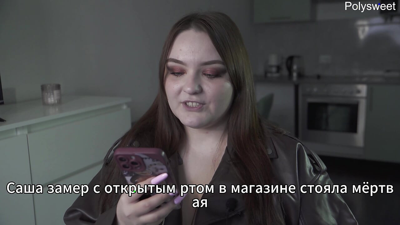 Porno hikayesi - tezgahın arkasındaki mağazada, göğüslerini hissediyor (Rus, hafif kadın egemenliği, herkesin içinde çıplak)