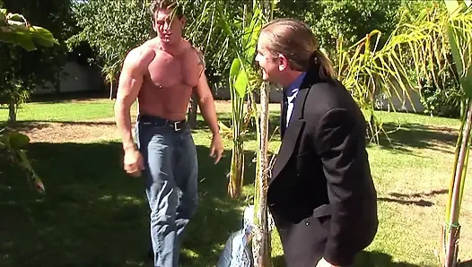 Büyük memeli hatunlarla üçlü seks aciton